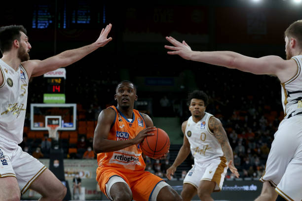 虽然女队遭 虽然女队遭