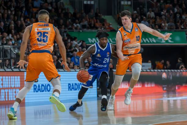 防守反击战 防守反击战